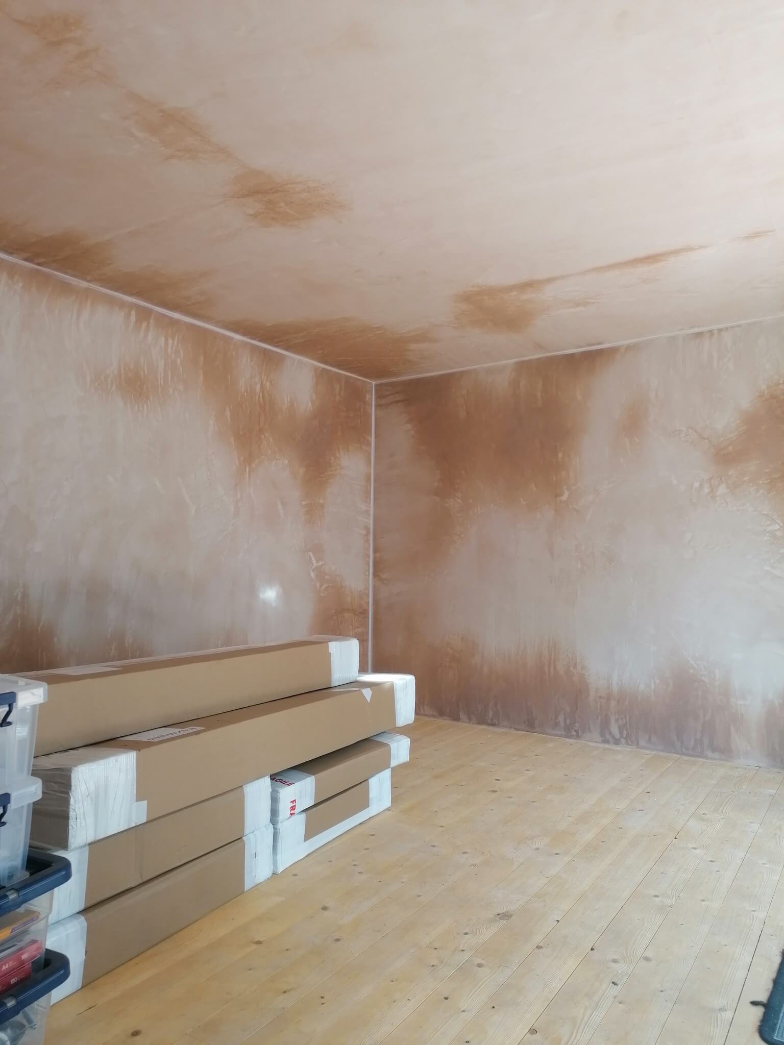 Summerhouse interior - plastered view 2